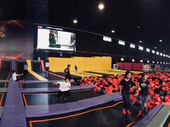 -嘿哟动霸CHUA·新潮玩运动娱乐中心·蹦床滑冰团建乐园