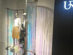 -URBAN REVIVO(高德置地广场·春广场店)