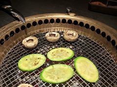 -铭牛烧肉·和牛海鲜自助(高新月牙湖店)