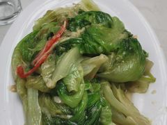 椒丝腐乳炒生菜-肥仔文澳门猪骨煲(南京西路店)