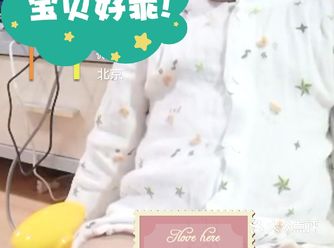 时而蹦沙发，真是能量无限