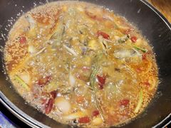 黄辣丁鲜鱼锅-小小河边鱼(天润城店)