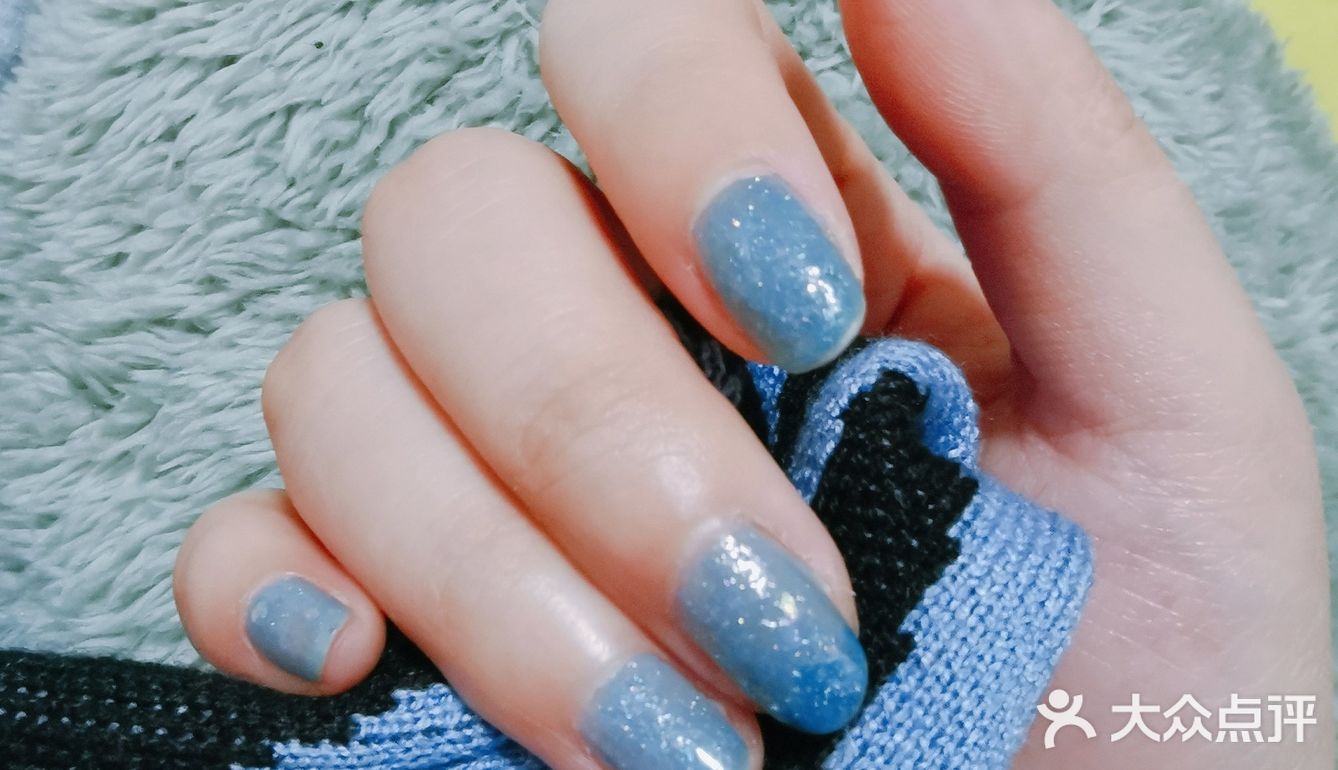 艾丽莎本莎|自己涂的美甲！