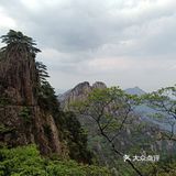 传轩辕黄帝曾在此炼丹。徐霞客曾两次游黄山