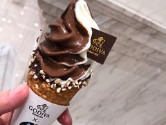 大白兔双色冰淇淋-GODIVA(月星环球港店)