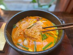 -银米·云南传统过桥米线(双廊黑金冠店)
