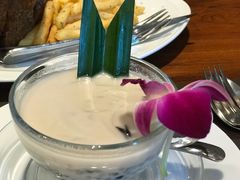 -Chom Cafe and Restaurant