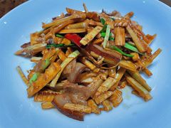 竹笋炒腊肉-丹江渔村(首都机场店)
