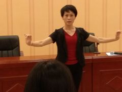 老师示范动作-广州老年大学