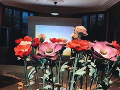 -Nathalie Djurberg与Hans Berg“牛皮纸包裹的月亮”-Prada荣宅当季展览