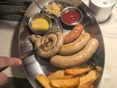 -MONICH牛排融合餐厅(和义大道购物中心店)