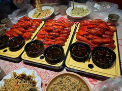 -肥肥虾庄·金牌油焖大虾(汉街SKP店)