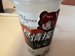 大红袍珍珠奶茶-巷子宽·酸菜鱼(迪士尼小镇店)