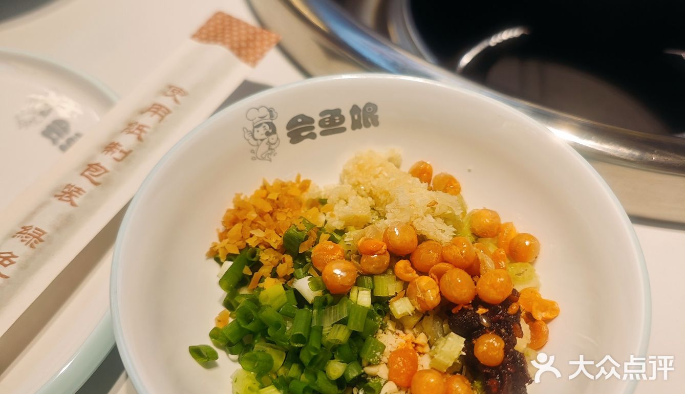 热气腾腾的鱼火锅之夜