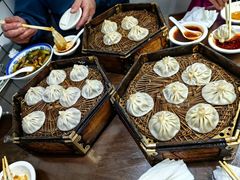 灌汤包-西安贾三灌汤包·回坊小吃·清真炒菜(北院门总店)