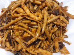 鲜茶树菇炒肉丝-马凯餐厅(地安门店)