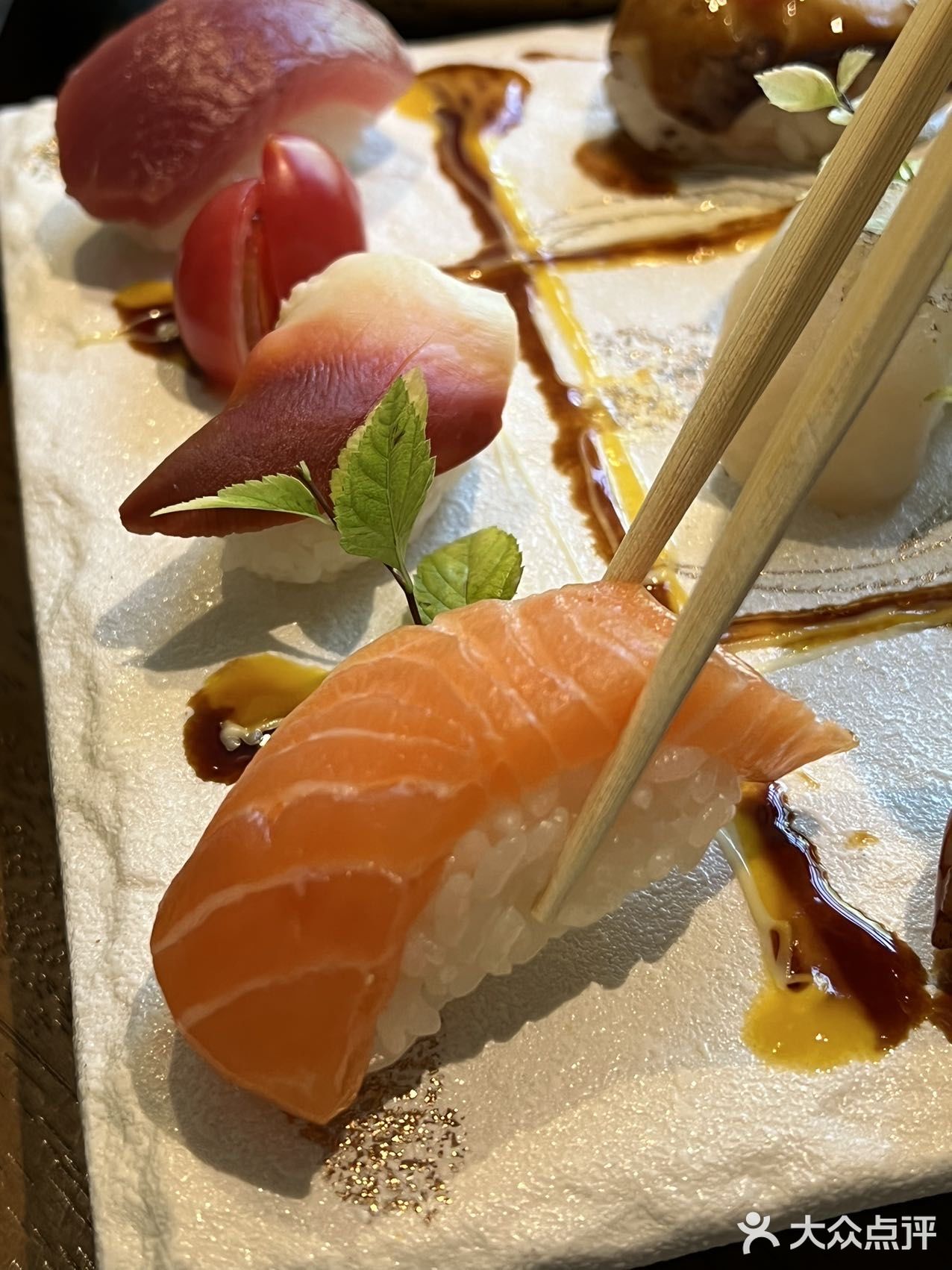 它家是榻榻米，有包厢！私密性蛮好！都给我去这家炫饭