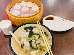 上海荠菜肉馄饨-玖鲜小笼(中山广场店)