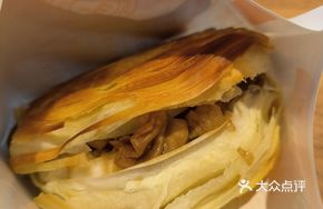 Hot Braised Intestine and Pork Steamed Bun
