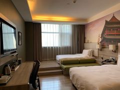 -西安大雁塔科技大学地铁站亚朵酒店