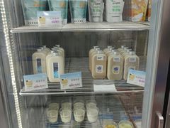 面包甜点陈列柜-白色日记·手作酸奶(麦凯乐店)