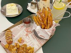 -露露家咖啡店