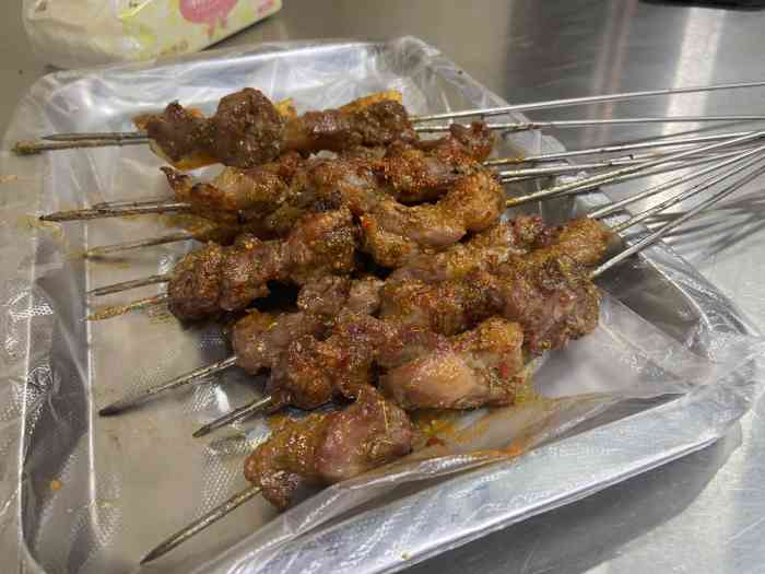 羊老大烧烤-"在东区,橡树湾东门,同事经常来吃,所以特.