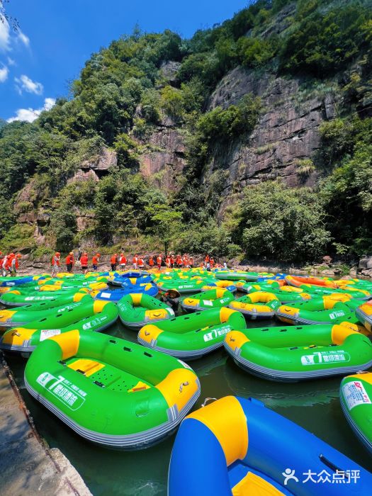 雅鲁激流探险漂流图片
