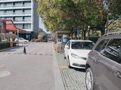 -上海夏阳湖皇冠假日酒店-停车场