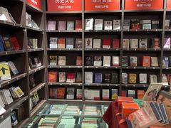 -钟书阁(松江泰晤士小镇店)