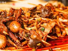 -沪小二炭火蛙锅(淮海中路美食不夜城店)