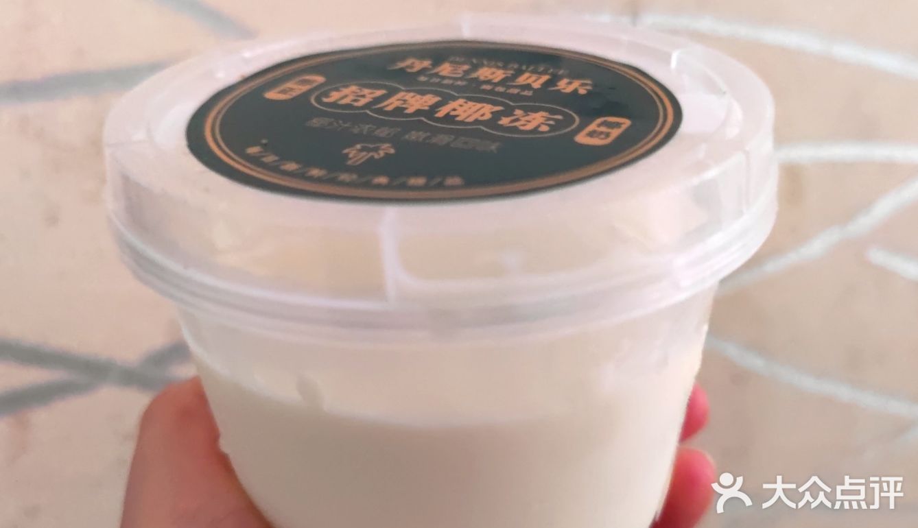 都很好吃但全是热量炸弹。肉松卷味道淡很一般