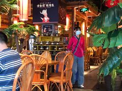 -野山舂·贵州现舂酸汤火锅(鸿通城店)