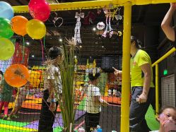 -蹦蹦跳跳(新奥购物中心店)