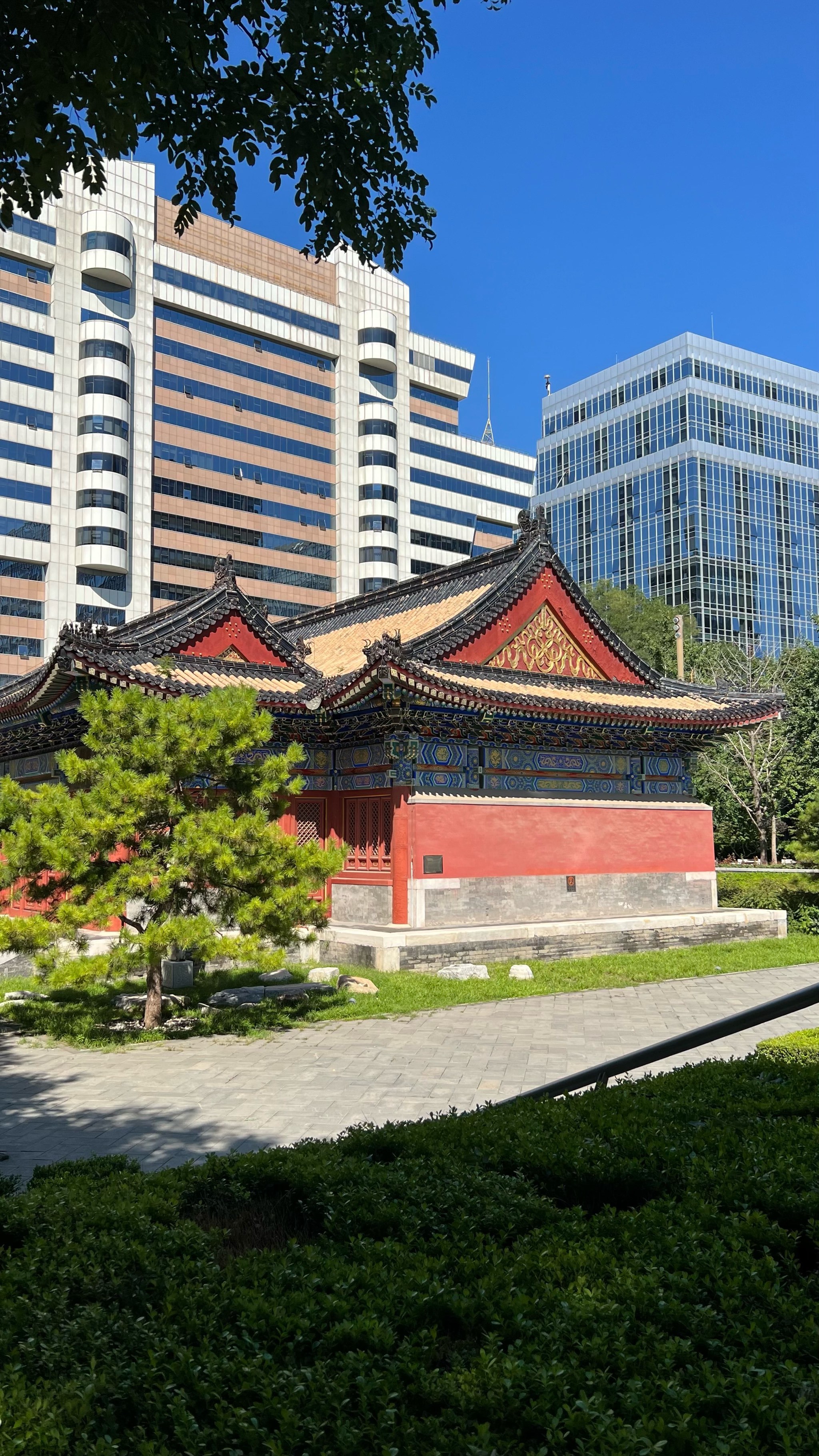 已有700多年历史的都城隍庙位于金融大街