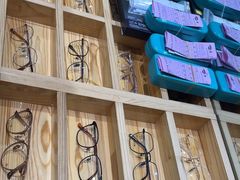 -豪门视光·星趣控·蔡司依视路眼镜代理商(中央大街店)