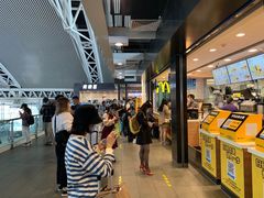等位区-麦当劳(广州南站店)
