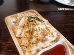 -Chom Cafe and Restaurant