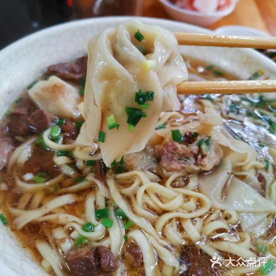 莽莽湖南面