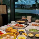 ️他们家的港式茶店，虾饺，肠粉之类的都是地道又好吃！