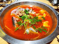 -野山舂·贵州现舂酸汤火锅(鸿通城店)