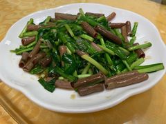 韭菜海肠-1910老鲁味海鲜·戳子肉·青岛菜(金沙滩店)