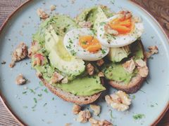 牛油果煮蛋吐司-RAC BAR(安福路店)