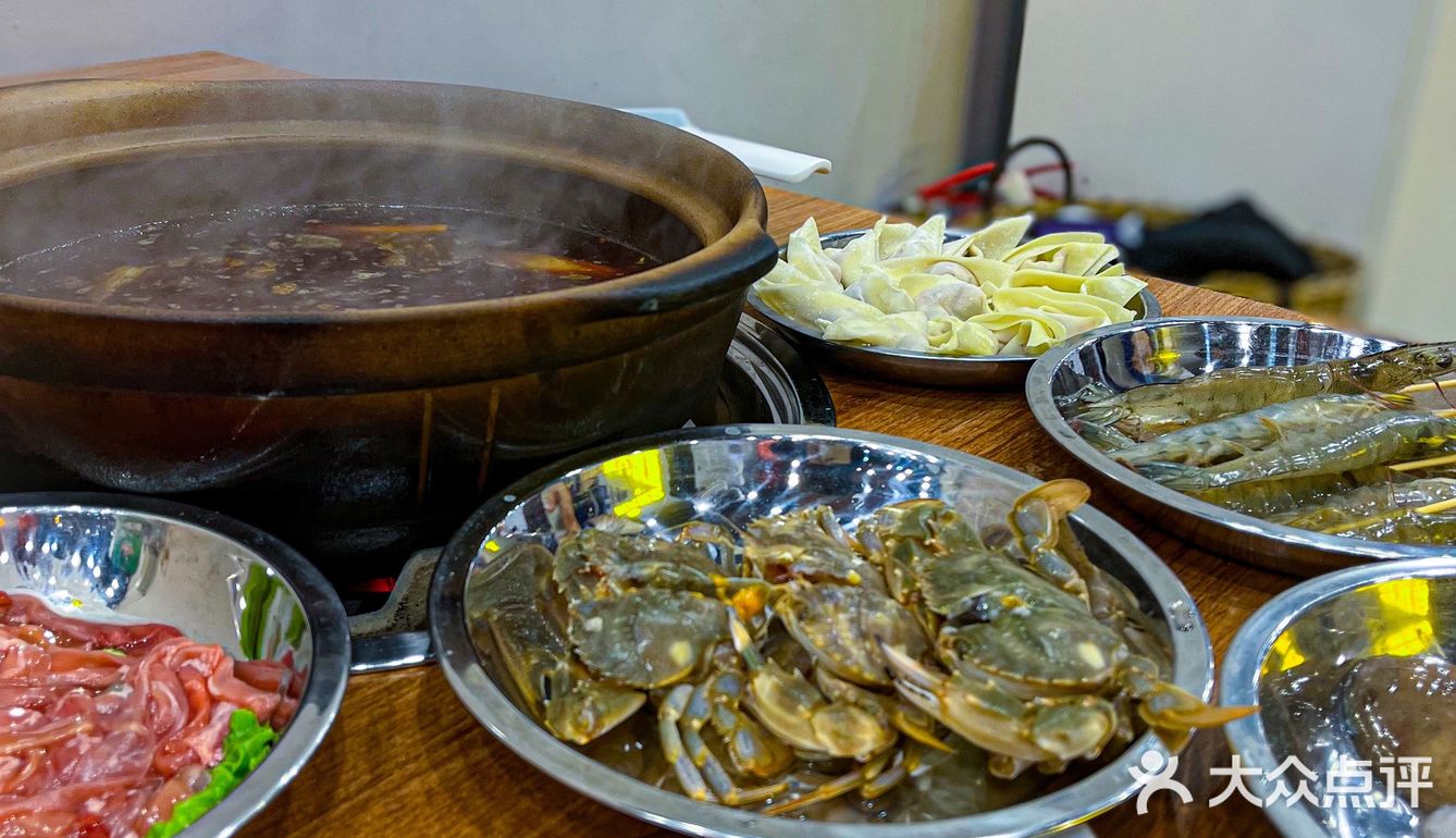 瓦小灶老火锅｜一家海鲜吃到嘴里还在弹的炭火火锅店