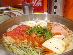 -山野的朋友露营炭火烤肉