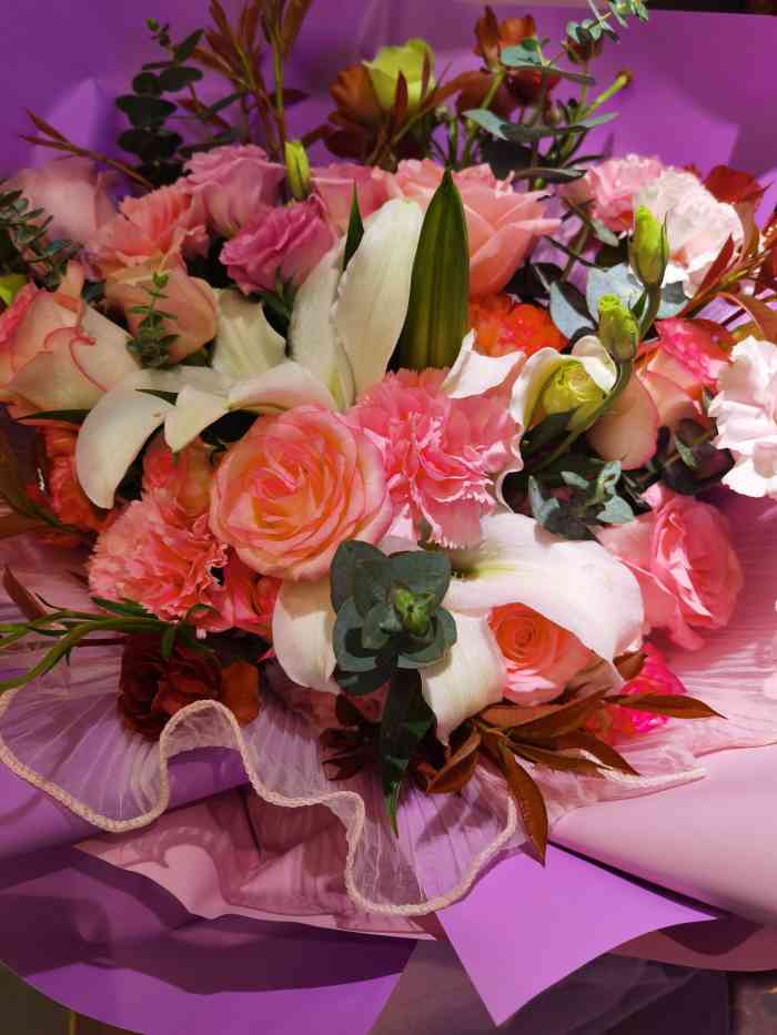 亲自送上门,花也非常漂亮,非常感谢,明天要用,今晚安排时间送到,谢谢