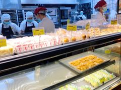 面包甜点陈列柜-鲍师傅糕点(江苏路店)