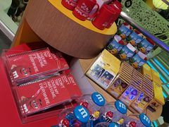 -m豆巧克力世界(上海世茂广场店)