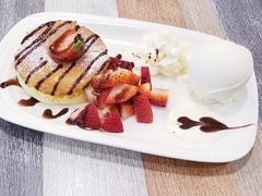 士多啤梨Pancake配雪糕-甜牙牙(广华街店)