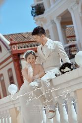 -现代经典婚纱摄影